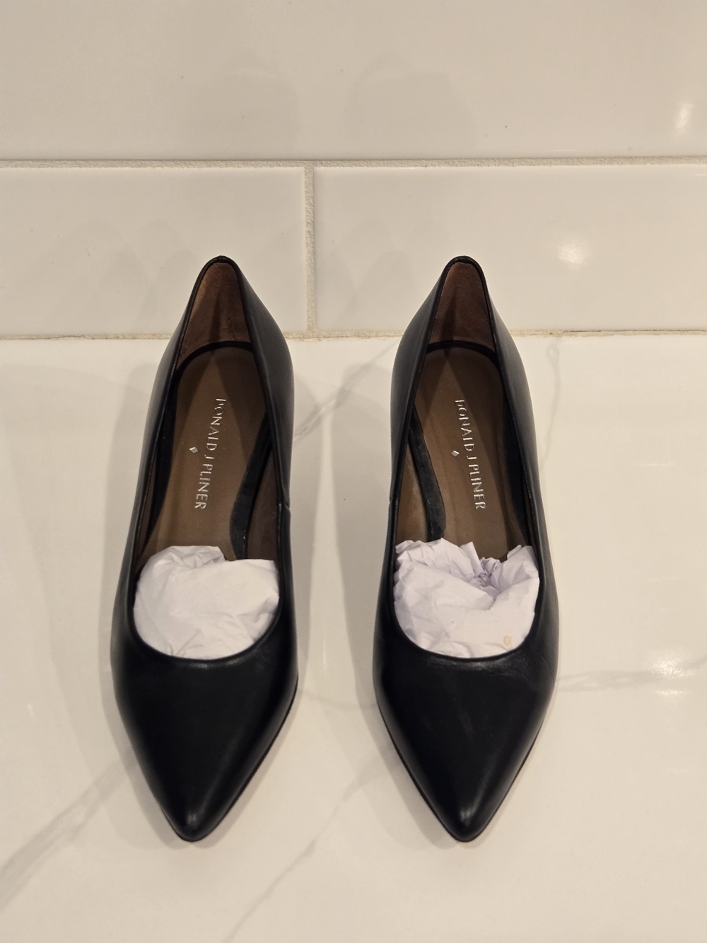 Donald J. Pliner Women's Black Rome Strobel Fit Kitten Heels in Size 5 Narrow